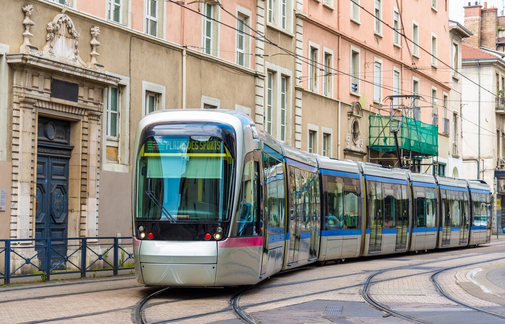 Tramwaje wracają na ulice Łodzi – ważne zmiany od 8 września!