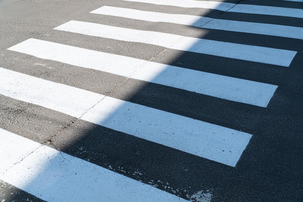 Bezpieczni na drodze: Uczniowie z Lutomierska promują odblaski w szkole