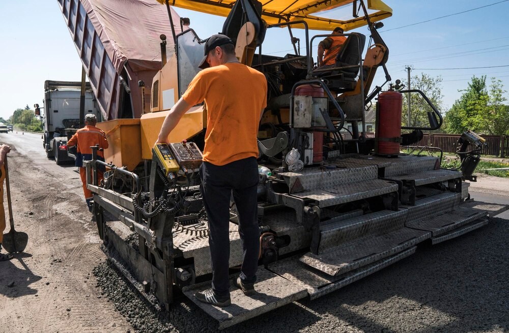 Remonty dróg na Chojnach i Dąbrowie: Mieszkańcy z entuzjazmem na spotkaniu!