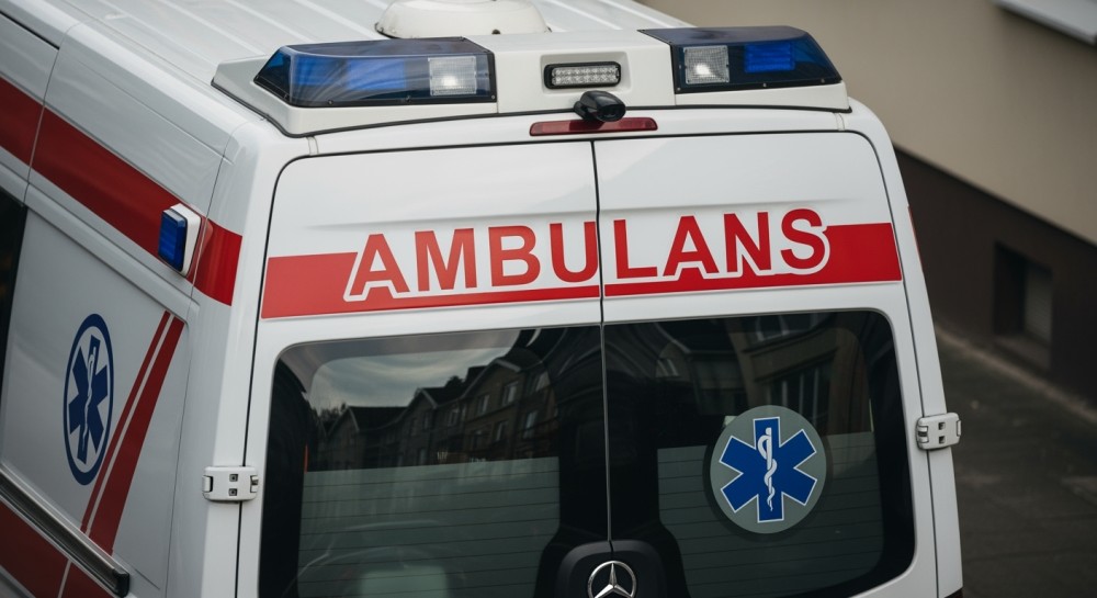 Zimowe ratownictwo: Policjanci z Łodzi trenują na zamarzniętym zbiorniku Kępina