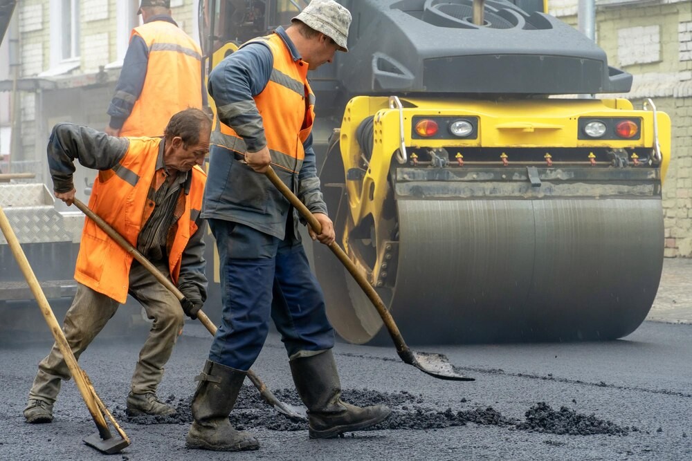 Bezpieczniejsza przyszłość dla rowerzystów i pieszych na DW 704