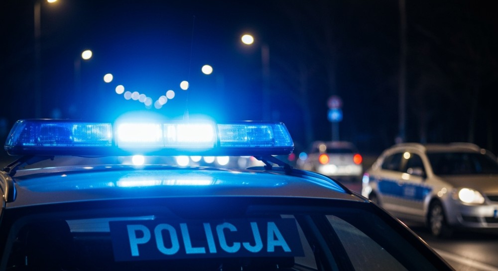 Poszukiwany mężczyzna zatrzymany po próbie ucieczki i ataku na policję w Strykowie
