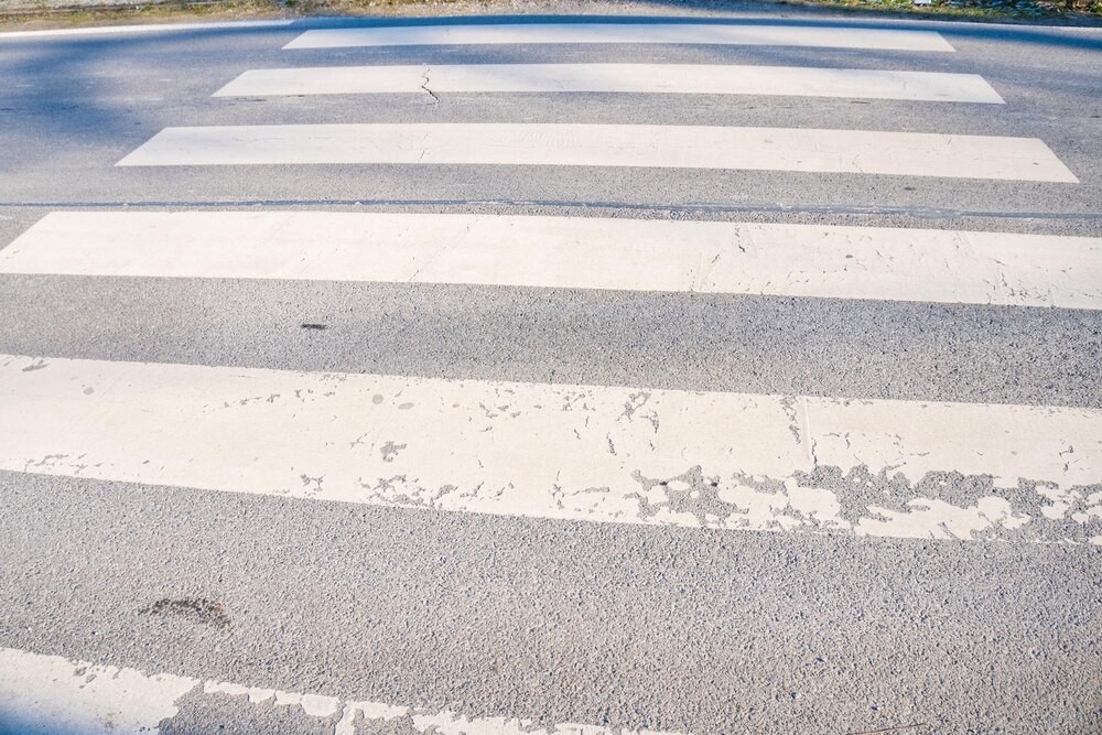 Nowe przejścia dla pieszych na drodze wojewódzkiej nr 742: Bezpieczeństwo w Łęcznie i Paskrzynie!