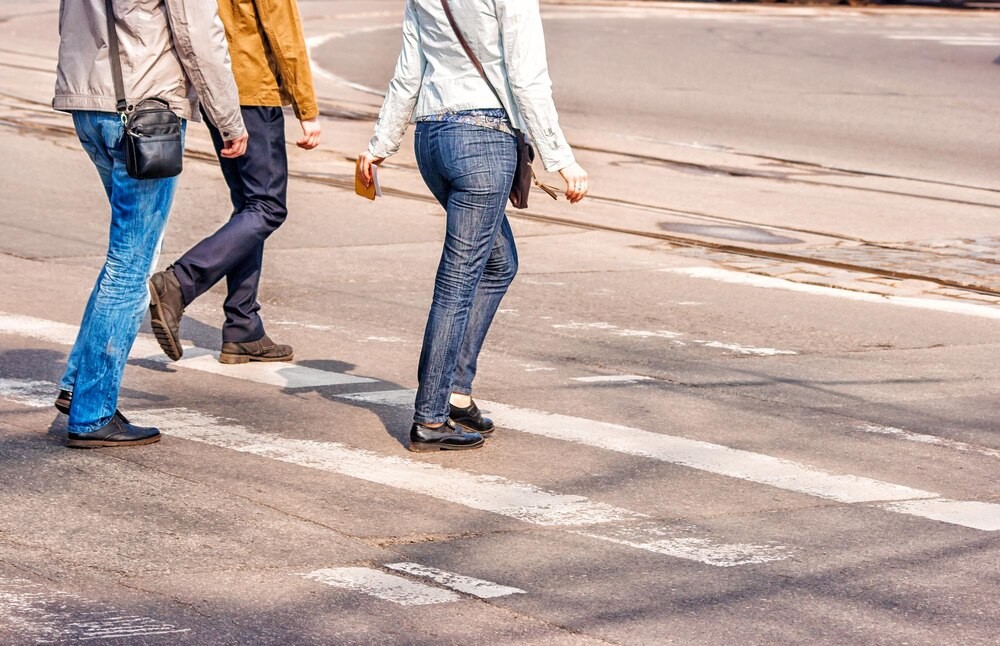 Bezpieczeństwo na drogach: Jak kierowcy mogą chronić pieszych?