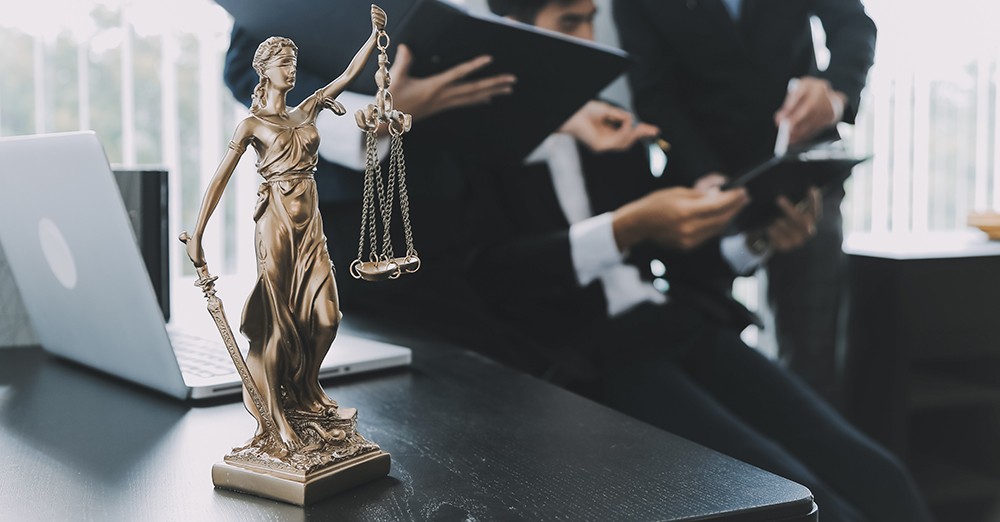 Dramatyczne wydarzenia w Wieluniu: Mężczyzna usłyszał zarzuty po tragicznej śmierci seniora