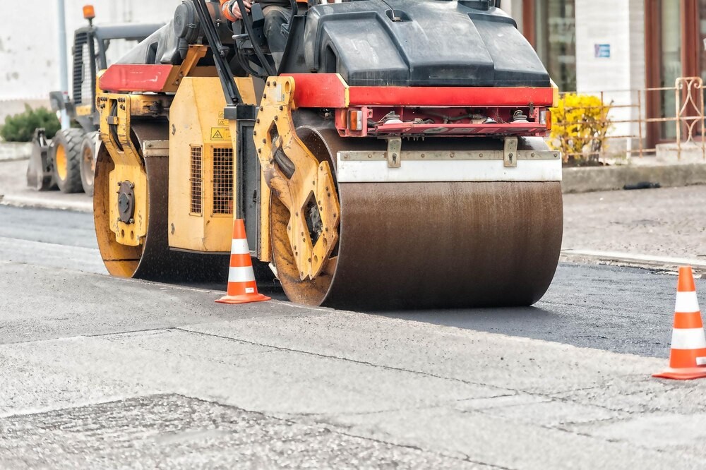 Bezpieczniejsze drogi w powiecie brzezińskim: Nowe inwestycje na horyzoncie!