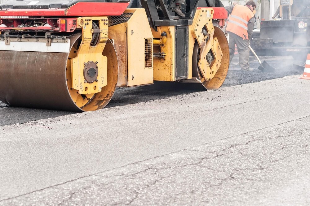 Asfalt na chodnikach: Nowa jakość miejskiej infrastruktury w Łodzi