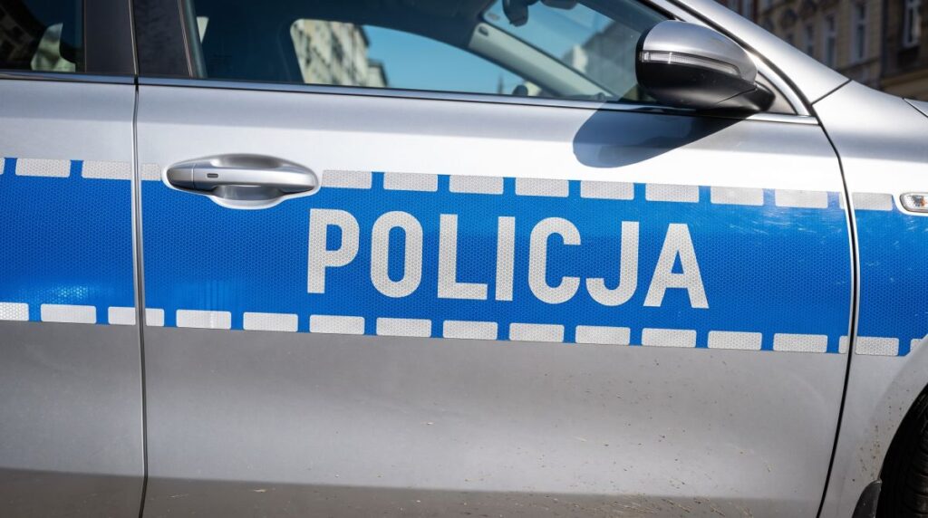 Poddębice w żałobie: Policjanci oddają hołd tragicznie zmarłemu koledze